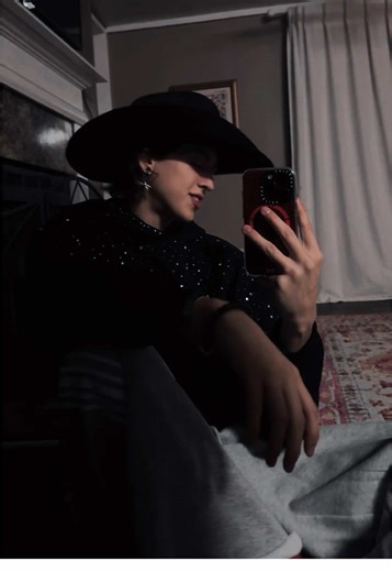 I feel like a space cowboy 🤠🪐☄️🔭🛸👽🚀🌎🌙 #wlw #masc