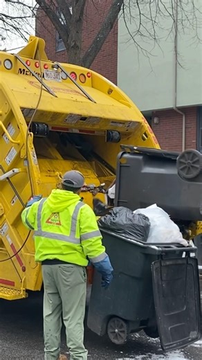 Capitol Waste Emptying Trash Cans #garbagetruck #rubbishtruck #garbage