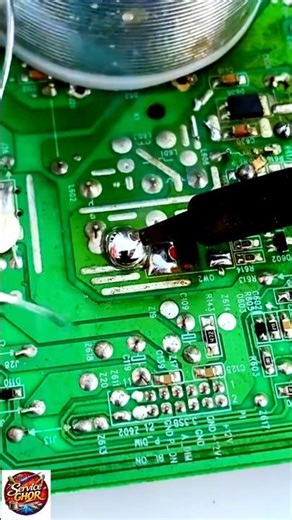 The video depicts a close-up view of a printed circuit board (PCB) during a soldering or desoldering