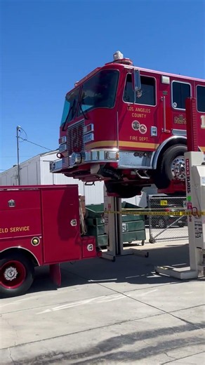 Here is LACoFD Engine 128 Being Worked on with LACoFD R19