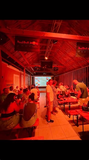 ❗PUBQUIZ ALERT❗ EINDELIJK weer een PUBQUIZ!!🥳 ⏰ Zaterdag 28 februari - 07:30 pm Doe je gezellig mee? Geef je team op (max 6 personen) met een leuke originele teamnaam (zijn ook prijzen mee te winnen!) Bel of stuur een WhatsApp naar 📞 599 782 0491 | Hillside Bar & Restaurant