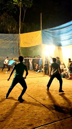 #outdoorbadminton #badmintonhighlights #badmintonlovers #badmintonindonesia #trickshots #shorts #bwf