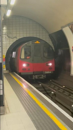 London Underground Northern Line #train Arriving at Leicester Square Station