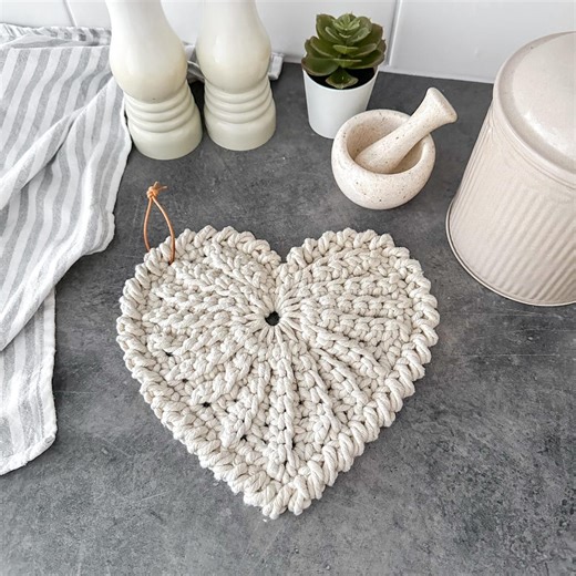 CROCHET PATTERN: Crochet Heart Trivet Potholder "frejdis", Valentine Decor, Scandinavian Farmhouse Kitchen, Romantic Gift, English & Swedish - Etsy