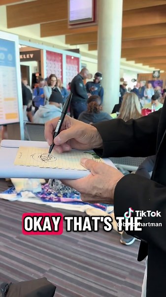 Drawing Cosmo in the airport #fyp #airport #fairlyoddparents #animation