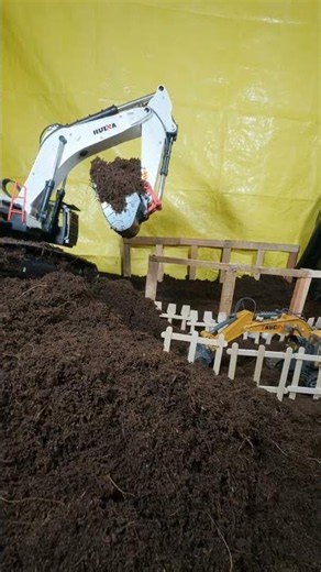 Huina 1594 RC Excavator Digging Cocopit from Cocopit Mountain
