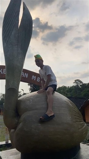 Arul climbs a giant coconut guys😱