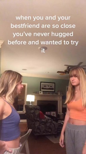 #foryoupage #fyp #bestfriend #hugchallenge @_laura.ln