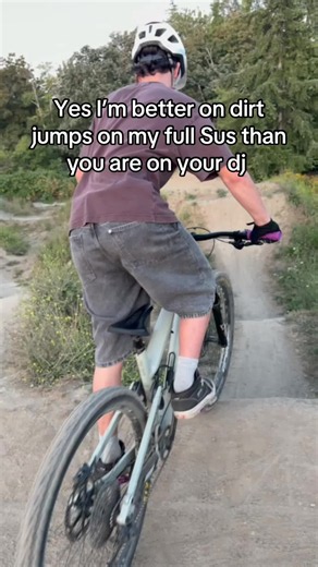 Dirt Jumping on a Full Suspension MTB After a Broken Arm