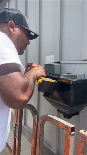 Seamless Gutter Install #guttermaintenance #gutterinstallation #malandro #yanez #fyp