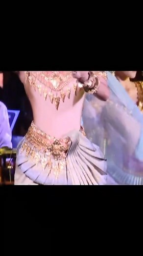 8.2K views · 1K reactions | Traditional Khmer costumes and traditional Khmer dances.ឈុតសំលៀកបំពាក់បុរាណហើយនិងក្បាច់រាំប្រពៃណីបុរាណរបស់ខ្មែរ.. | Ah Dam | Facebook