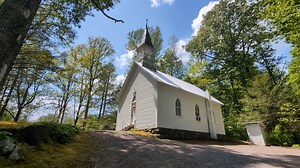 ✨ Wishing you a beautiful Sunday from the backroads of Tennessee! This is Shults Grove Methodist Church in Sevier County, Tennessee, and takes its name from George Shults, who gave the land and timber for the building in 1914. | The Forgotten South
