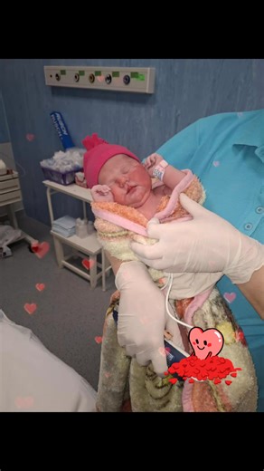 Eloiz 3490g,53cm. Jól vannak mind ketten. Brigitta Bárány már ott van vele ❤️🩷❤️ Szeretünk. Az én kicsi lányom anya lett 💝. Bíztam benne hogy az élet kegyes lesz és megadja neked ❤️🩷❤️🙏 Büszkék vagyunk rád Apa,Anya. Csodákat örömöket sok szeretetet lányotokkal Péter Gulyás köszönöm neked is hisz így teljesült szerelmetek kincse kislányotokkal Gulyás Eloiz és testvére Anna Gulyás . Unokánk kicsi tündérke a legszebb nekünk . 💝 | Mária Bárányné