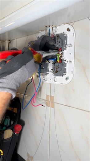134K views · 2.5K reactions |  Replacing a broken wall outlet block It was cracked and unsafe to use, so I had to replace it. #fblifestyle #diy #homeimprovement #electricity #repair #handyman #homerepair #smallbusiness #communityhelp | Brikoula بريكولة | Facebook
