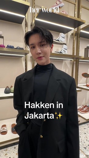 Stunning Black Look at The Coach Restaurant Grand Opening | Hakken Close Up Moment