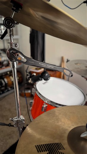 (🎧 encouraged) (Read below) Tech Tip: How to easily loosen and tighten wing nuts. . . . When it comes to drums, it’s the little things that can become a big problem. Securing and releasing wing nuts on the kit can make or break an entire night. If you didn’t know, “a wing nut is a small, metal fastener with two large “wings” that are used to tighten and loosen parts on drums and other equipment without tools.” Now I know that you noticed a specific phrase in this definition that contradicts thi
