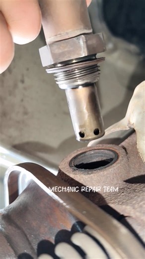 Mechanic Repair Team on Instagram: "How to Install an Oxygen Sensor (O2 Sensor) - Step by Step Guide😳☺️"