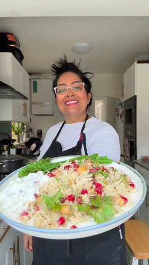 20K views · 256 reactions | Chickpea Pilau Perfect mid week meal made in one pan and loved by kids so an all around winner! 1 medium onion or half a large onion sliced 2tbsp garlic ginger paste 1tbsp fresh ground garam masala 2tbsp vegeta / aromat Salt to taste 1 tin drained Chickpeas 200g Rice 320ml water Top with crispy onions, coriander and pomegranate Serve with yoghurt and brocolli. #budgetrecipes #familyrecipes #chickpeas | Shelina Permalloo Chef & Author | Facebook
