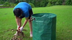 2 Pack Yard Waste Bags, 32 Gallon Lawn and Leaf Bags, Reusable Heavy Duty Garden Bags for Collecting Leaves, Waste Container for Clean Up Outdoor Debris Leaves Grass Clippings