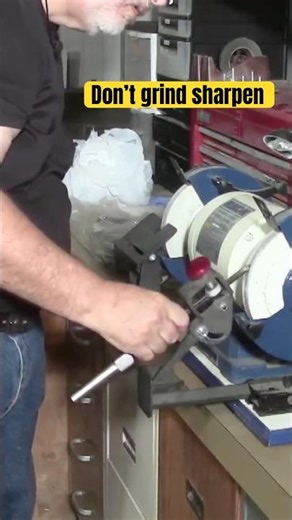 Razor Sharp Gouge in 30 Seconds 🔥 (Woodturning Sharpening Trick)#WoodTurning #Turning #Sharpening