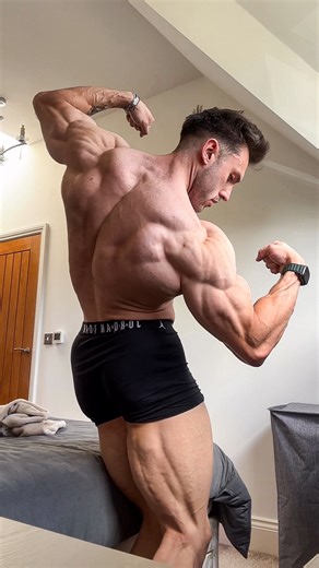 Brandon Harding on Instagram: "Morning weight: 210.6lbs which is now my lowest so far, but I’m sure another 4lbs will come off in the next 8 days before carbs go in!  #reels #explorepage #hardbody #viral #trending #bodybuilding #positivevibes #alphalete #classic"