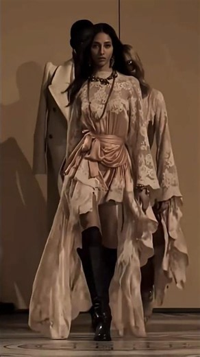 #Yasmin wijnaldum #rampwalk #angle fashion ✨️