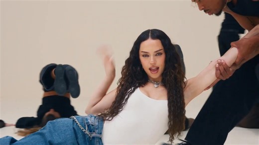 #Katseye & Gap bring all the boys to the yard, it’s me… i’m the boys 😏 👖 new gap commercial out now 🙂 choreographer : Robbie Blue | Dexter Carr