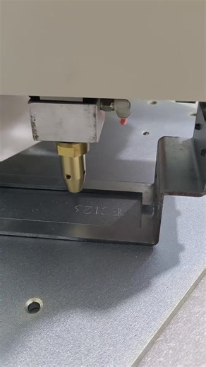 2.2K views | Handheld pneumatic marking machine that can engrave the frame number on the car chassis,Follow me and bring you more wonderful videos. If you are interested in this device, please leave me a message and I will contact you as soon as possible.酪 #foryou #metalengraving #vincodingmachine #dotpeenmarking | Coding Machine | Facebook