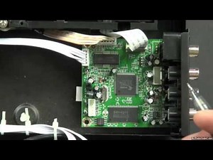 ¿Qué hay dentro de un DVD? | Ingeniería eléctrica | Khan Academy en Español