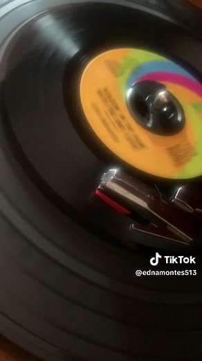 Love unlimited / walkin in the rain#fypシ #1972#soul#45vinyl 🌸💕#vinylcollectionspost#oldiesbutgoodies #foryoupage✨💛✨💛✨