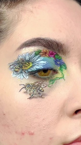Spring feelings? #makeup #makeuptransition #eyeliner #spring