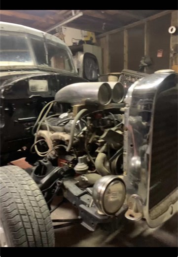 He’s 70 now but still building bad ass rides 😎 far from done but I’m happy the old man’s out doing something! 49 international cab, 90s Nissan frame Chevy 350 engine and a 49 ford bed 💀 mix of it all but he’s just using junk he had laying around 😎 #dad #ratrod #truck #oldschool