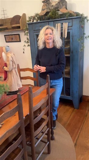 2.7K views · 281 reactions | What a smart hack for a table!  We will absolutely be putting this one to use! #DiningRoomFurniture #diningroomtable #primitivedecor #antiques #primitivehome #countrydecor #Christmas #christmasdecor | A Primitive Place Magazine | Facebook