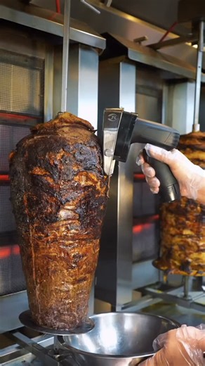 At EVOO, every dish feels special — fresh ingredients, vibrant flavors, and combos that hit different 🌿🔥 Quality meals at a price you’ll love? Absolutely 😍💚 Visit us at any of our locations or order online and enjoy the EVOO flavor experience! 📍🥙 | Evoo