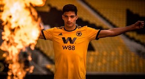 ¡Triplete de premios! Jiménez el mejor de la temporada con Wolves 📸