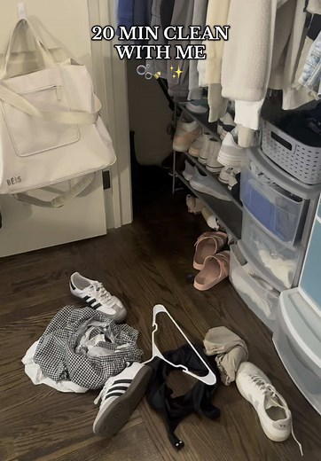 Speed clean with me! #cleaningtiktok #cleantok #resetwithme #resetroutine #resetday #sundayreset #sundayresetroutine #speedclean #speedcleaning #closingshift