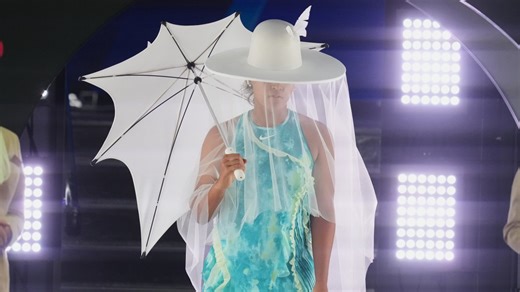 Naomi Osaka makes grand entrance and big fashion statement at Australian Open