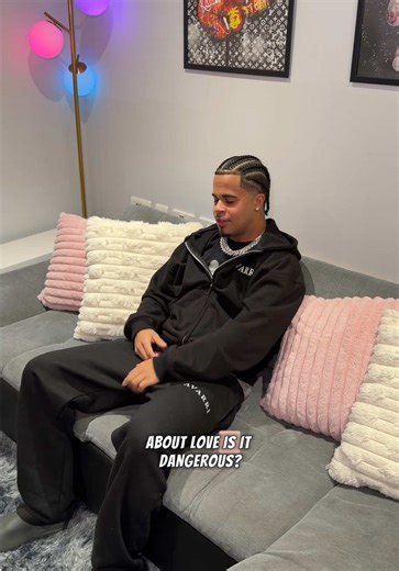 I could’ve bought you everything on your wishlist 🎁 #newmusic #rnb #curlz #fyp