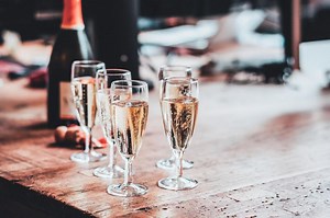 Prosecco vs. Champagne: Differences & When to Use Each | LoveToKnow