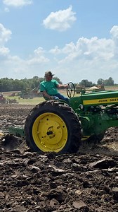 739K views · 10K reactions | John Deere 620 plowing field #Tractor #TractorShow #JohnDeere #JohnDeereTractor #plowing #farmlife #farming #farmers | Someplace or Another | Facebook