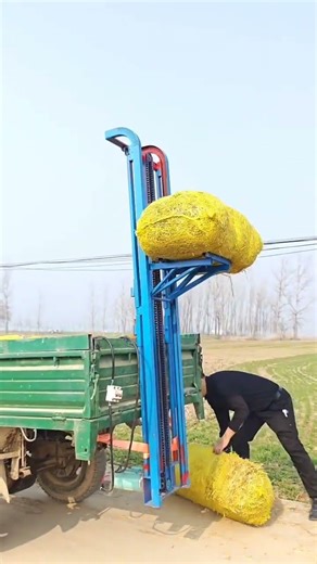 This is a recirculating hay bale loading machine, weighing approximately 180 catties, whi