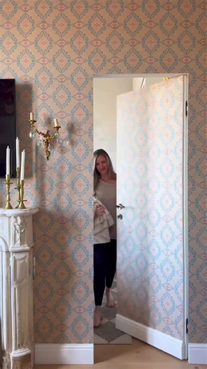 From plain to wow ✨ This vintage damask wallpaper completely transformed the living room. Instant charm, zero renovation mess! #haokhome #peelandstickwallpaper #beforeandafter #wallpapermakeover #homeglowup #livingroomdecor #homedecorideas #wallpaperdesign #diyhome #roomtransformation