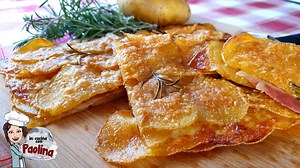476K views · 2.1K reactions | ‍ Ricettina facile e sfiziosa che risolve la cena in poco tempo e con gusto! Basta tagliare le patate sottili e creare due strati con farcitura interna! 20 minuti in forno e voilà la cena è servita! ‼Usando pangrattato senza glutine (o farina di mais) diventa un ottimo pasto gluten free! | In cucina con Paolina | Facebook