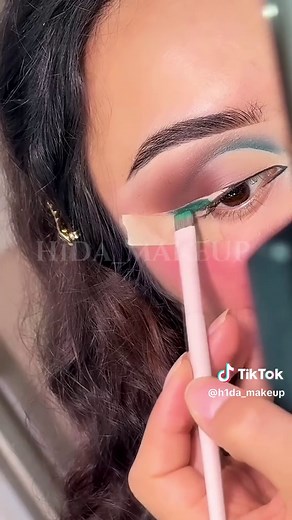 Stunning Blue Eye Makeup Tutorial for a Perfect Cut Crease