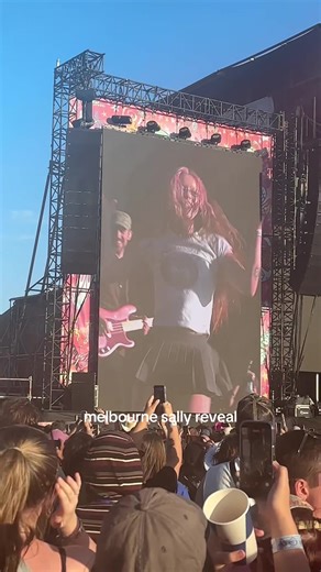 so whoever said it was margot robbie and jacob elordi lied.. #laneway2026 #rolemodel #wetleg
