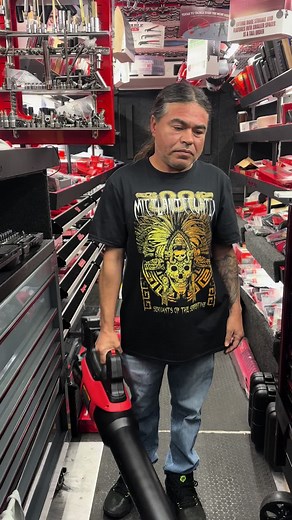 Manny's New Snap-On Monster Lithium Blower | Blower Demonstration