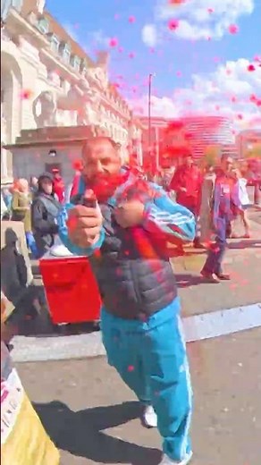 London Scammers get SPRAYED! 🔫🫟