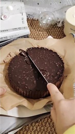 I finally got to try the Magnum cake that # #ChocolateCake #TrendingDessert #IncrediblyDelicious