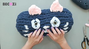 1.4K views · 30 reactions | Hand Knit this adorable pillow using BeCozi yarn and this video tutorial!  Get the DIY Kit here: https://becozi.net/products/diy-hand-knit-kit-1 #cat #kitty #kitten #pillow #bolster #logpillow #catpillow #plushie #plush #stuffed #stuffedanimal #diy #diypillow #diyknit #hand #knit #handknit #handknitting #knitting #easy #quick #decor #animal | BeCozi | Facebook