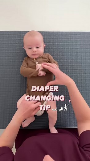 22K views · 48 reactions | El truco más divertido y sencillo para hacer el cambio de pañal de forma fácil✨ Más trucos en el enlace de nuestro perfil | Ser Padres España | Facebook